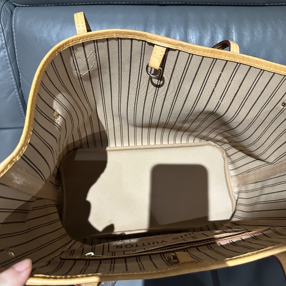 Louis Vuitton Neverfull MM - Picture 12 of 16